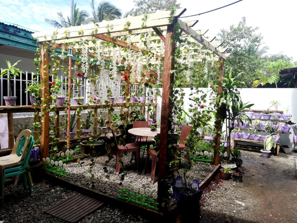 An "accidental" restaurant just to keep employees. "I didn't want to fire them," the owner of Diara Food Stop, Mona Dia Jardin tells DNX.
