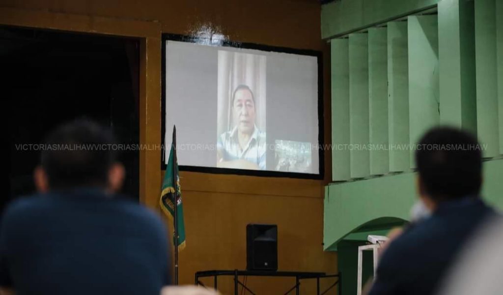 Victorias City Mayor Francis Frederick P. Palanca, as the Victorias City EOC Task Force Head, presides the daily huddle of the team via zoom and hears the updates concerning COVID-19 from the City Health Office, Contact Tracers, Tourism Cluster, and the Sanitation Monitoring Cluster in this photo taken 6 Noveber 2020. | Photo and caption from Councilor Derek Palanca
