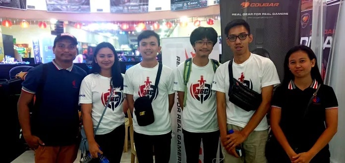 jobancom: a community of gamers for gamers 2 Team Jobancom E-sports headed team owner Mr. Joner Baniel(in blue hat), Nikki Baniel (IGN: nikks), Jodel Delar( IGN: delusion), Ron Gabriel Apostol(IGN: defiance), Jan Piolo Posadas(IGN: Flex), and Christine Danlag(General Manager). During the Negros Cyber Expo 2019 at 888 Chinatown Square Premier. | Photo and text by Richard D. Meriveles