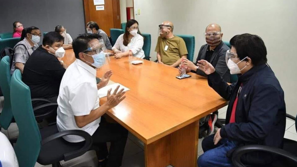 COVID VACCINATION. Ryan Mark Molina (2nd from right), executive vice president of STI West Negros University and president of the Negros Occidental Private Schools Sports Cultural Educational Association (NOPSSCEA), and Bro. Kenneth Martinez, president and chancellor of the University of St. La Salle (1st from left) meet with Mayor Evelio Leonardia, Vice Mayor El Cid Familiaran, Emergency Operations Center (EOC) executive director Em Ang and other officials at the Bacolod City Government Center Thursday [Jan. 28] to signify the willingness of the private schools in Bacolod to be one of the first sectors to undergo vaccination for COVID-19.