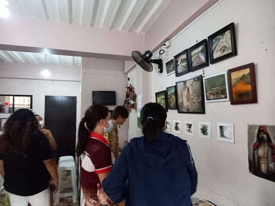 crowd gather around for kyles art