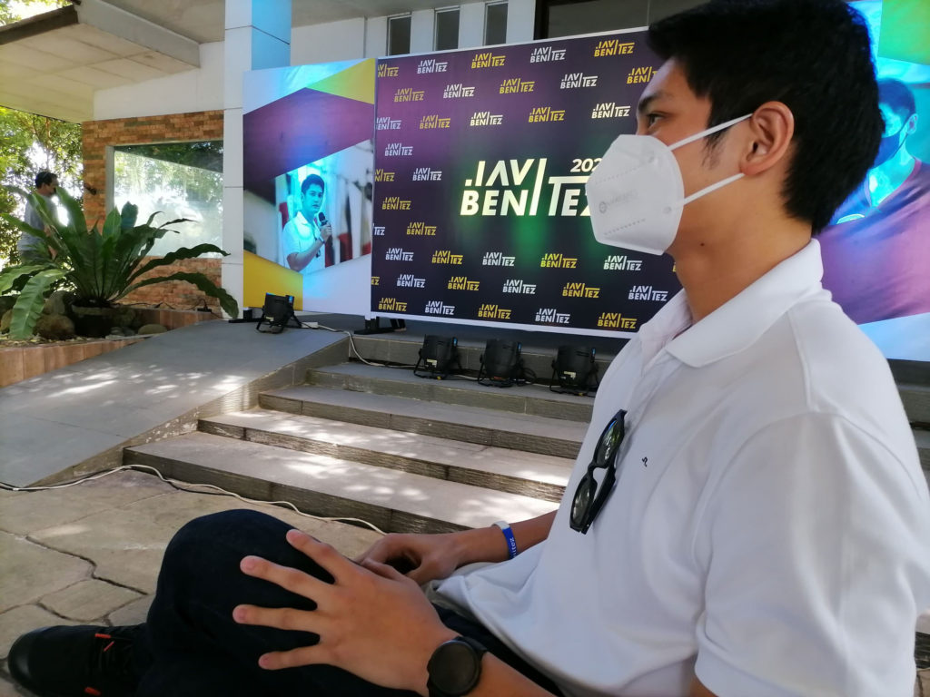 JAVI BENITEZ waits to be introduced by his publicist during his announcement of his plans to run as Victorias City mayor. | Photo by Julius Mariveles.