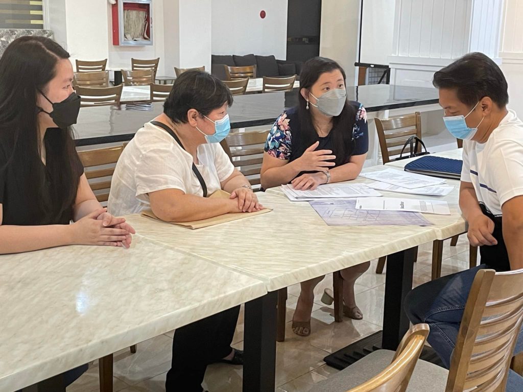 S&R PLANS ARE IN THE WORKS. Initial talks for the establishment of S&R, “a Membership Shopping warehouse club that retails premium quality imported products and services in the country.” A 1.4-hectare area is being eyed for its location. If this pushes through, this will be the first S&R store in the province. Excited na kamo? #ASENSOBacolod #MayorAlbee #AlbeeBenitez #BacolodCity | Photo and caption from Albee Benitez Facebook page.