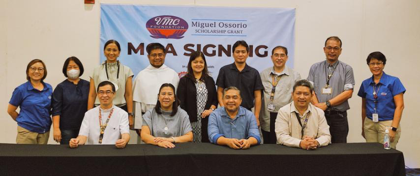 VMC inks scholarship grants with three Negros colleges represented by (seated left-right) Fr. Arnel Dizon, president of Colegio de San Agustin-Bacolod, VMC President Minnie Chua, Dr. Eric Malo-oy, TUP Campus Director and Fr. Don Besana, president of UNO-R and witnessed by representatives from the three academic institutions and VMC. 