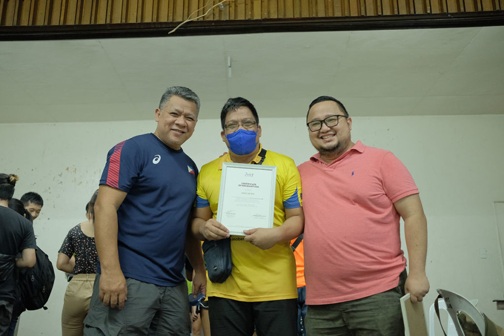 Left to right. Philippine Sports Commission cluster head Nonnie Lopez, DNX News webmaster Richard Meriveles holding the certificate of recognition for DNX News as official media partner, and PTTF Secretary General Rodolfo "Pong" Ducanes. | Photo by John Michael Kent.