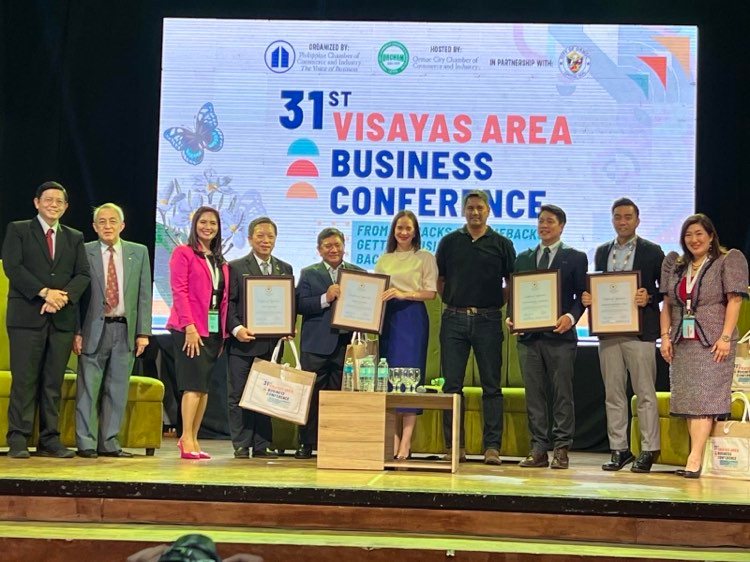 L-R Atty Jobert Penaflorida, PCCI Region 6 Governor; Mr. Frank Carbon, Area Vice Pres for Visayas; Ms. Maricel Ngo, Region 8 PCCI Governor, Mr. Felix Taguiam of Decoline Inc., MORE Power President and CEO Roel Castro, Ormoc City Mayor Lucy Torres-Gomez, Leyte 4th District Congressman Richard Gomez, Mr. Quintin Pastrana of WEnergy Power Pilipinas, Mr. Carlos Vega of First Gen Corporation and Ms. Twinkle Chu, Host Ormoc City PCCI President.