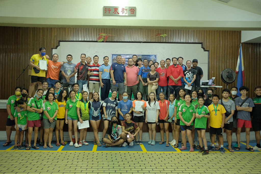 dominguez, yapiso spin closer to national table tennis pool 4 Participants and tournament officials gather together for a photo ops at the stage of Amity Table Tennis Club. | Photo by John Michael Kent.