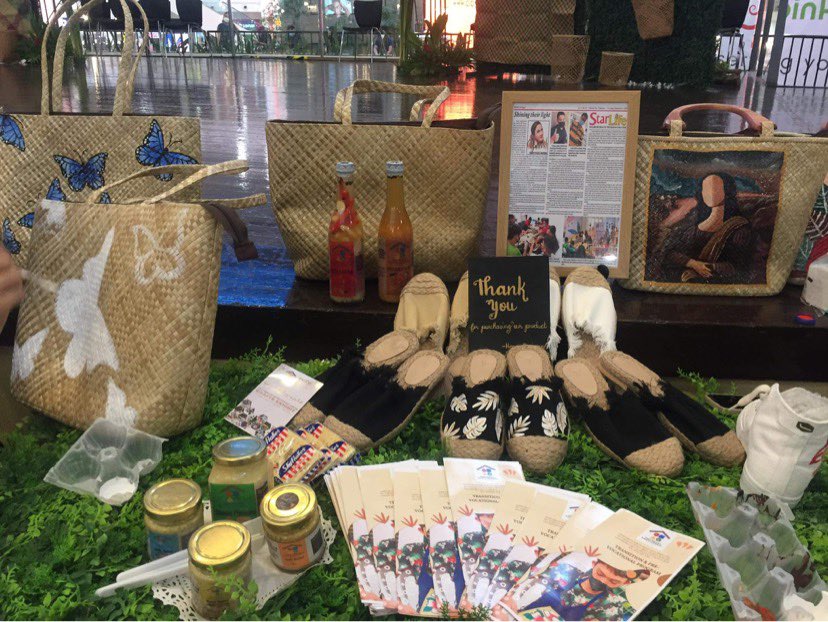 All bestsellers! Hand-paninted banig bags, bottled spiced vinegar or sinamak, sandwich spread and native photo frames and trays!