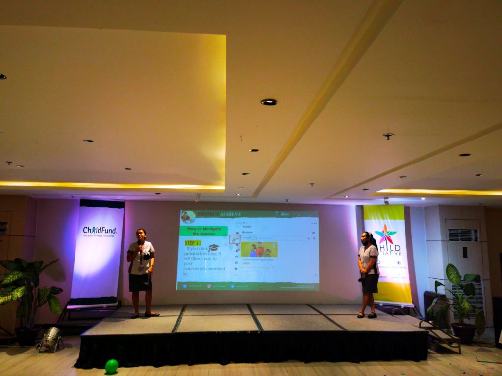Teachers facilitating the Moodle App Demo.