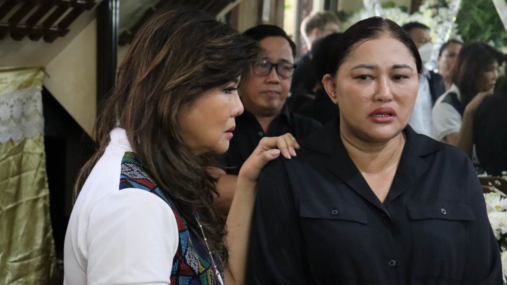 Senator Imee Marcos (left) and Mayor Janice Degamo. | Photo by Banjo Hinolan.