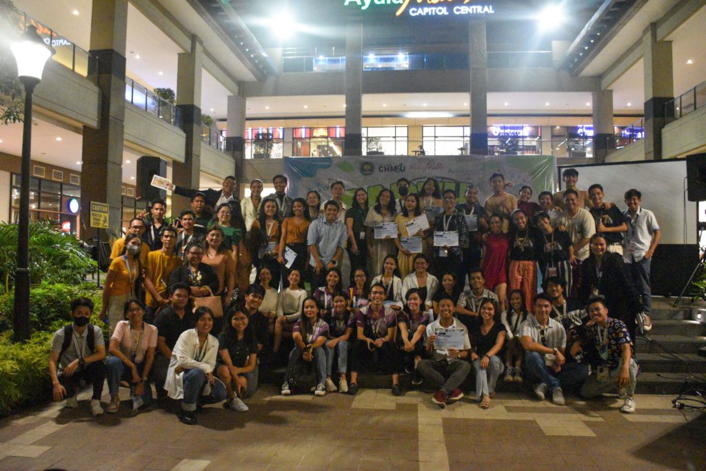 Earth Jam performers, production team, and guests take a commemorative photo at the end of the show.