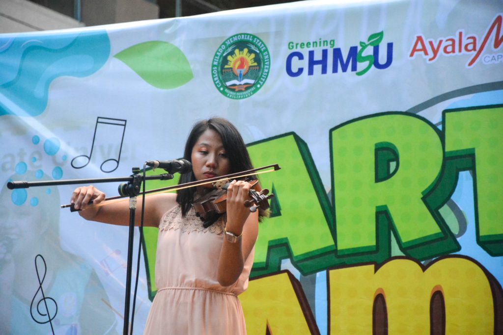 CHMSUan Christine Belgira treats the audience with a violin rendition of “Paraiso”