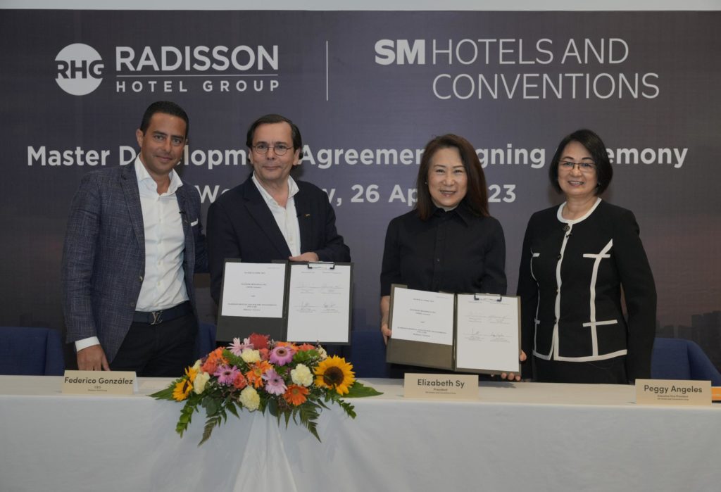 (L-R) Radisson Hotel Group (RHG) APAC Chief Development Officer Ramzy Fenianos, RHG Chief Executive Officer Federico González, SM Hotels and Conventions Corp. (SMHCC) President Elizabeth Sy, and SMHCC Executive Vice President Peggy Angeles, at the Master Development Agreement (MDA) signing ceremony.