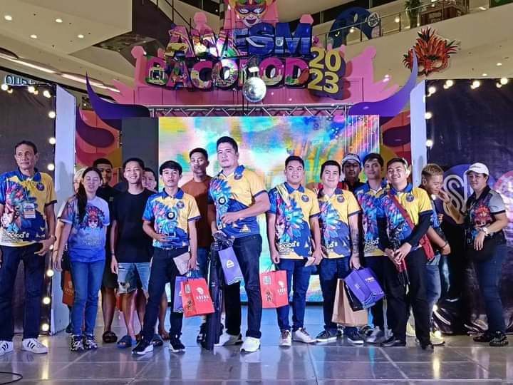 Councilor Pao Sy, (second from left) awarded the winners of the 2nd Mayor Albee Benitez 10-ball tournament that ended yesterday with Aklanon Ronel Nalaunan (4th from left) hailed as champion.