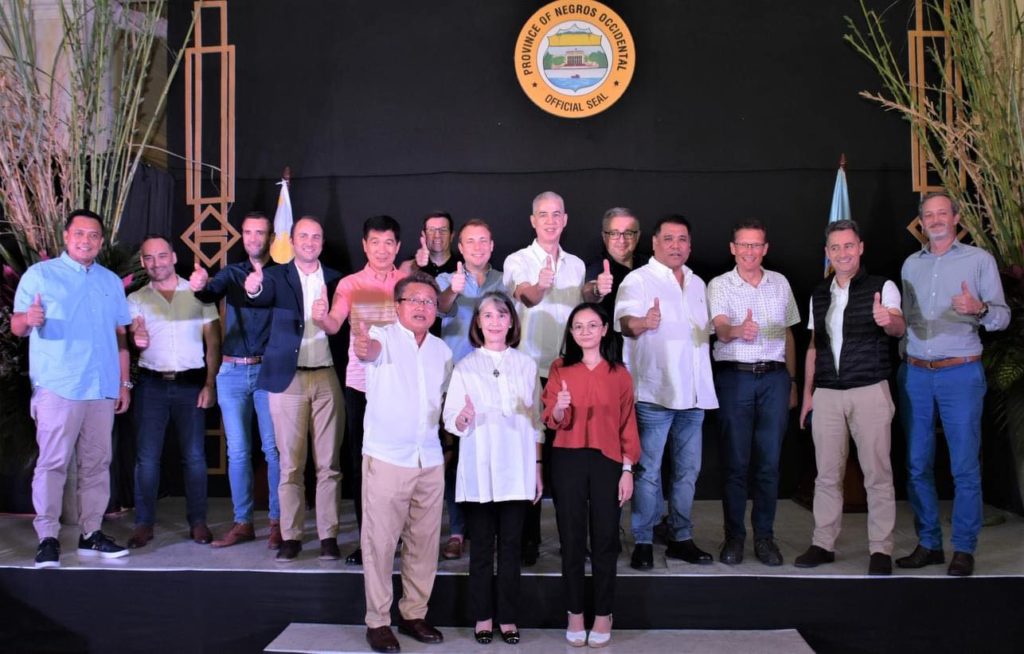 French investors, assisted by the Chamber of Commerce and Industry France - Philippines (CCIFP), conducted a week-long visit in Negros last week to discuss business opportunities which can redound to improved efficiency and productivity in the sugar industry. Negros Occidental Governor Bong Lacson, Vice-Gov. Jeffrey Ferrer with Provincial Board Members Rita Gatuslao, Pal Guanzon, Manuel Frederick Ko and Anton Occeño, and other provincial officials tendered a welcome dinner for the group.
Also present were Board Members Rita Gatuslao, Pal Guanzon, Manuel Frederick Ko, and Anton Occeño, and Capitol department and office heads. (NegOcc Capitol Photo)
