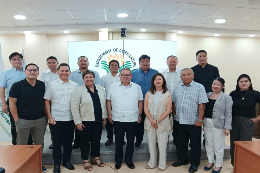 PHILSHRIMP, Inc., directors and officers meets with the DA Secretary Francisco Tiu Laurel, Jr. (from left to right: Miguel Dominguez (Director-Mindanao), President GJ Sarrosa, Kristina Vergara (VP-Luzon), DA Sec. Francisco Laurel, Carina Ong (Director- Feedmillers’ Sector), Marfin Tan (PHILSHRIMP Adviser), Roselyn Usero-Executive Secretary, Ailyn de la Cruz-Sargen Shrimps; Chris Co-VP Visayas, Marjun Palmones-CP Philippines, Richie Rich Tan (VP-Mindanao), Willian de la Cruz-Sargent Shrimps, Ryan Alegre (Director-Hatchery Sector), Alec Lustre (Director-Visayas) and Arvi Velasco (Director-Luzon)