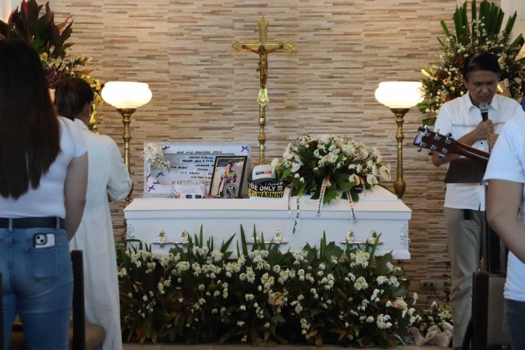At the burial of Nicus Balagosa. | Photo by Cesar Cagape Jolito III.