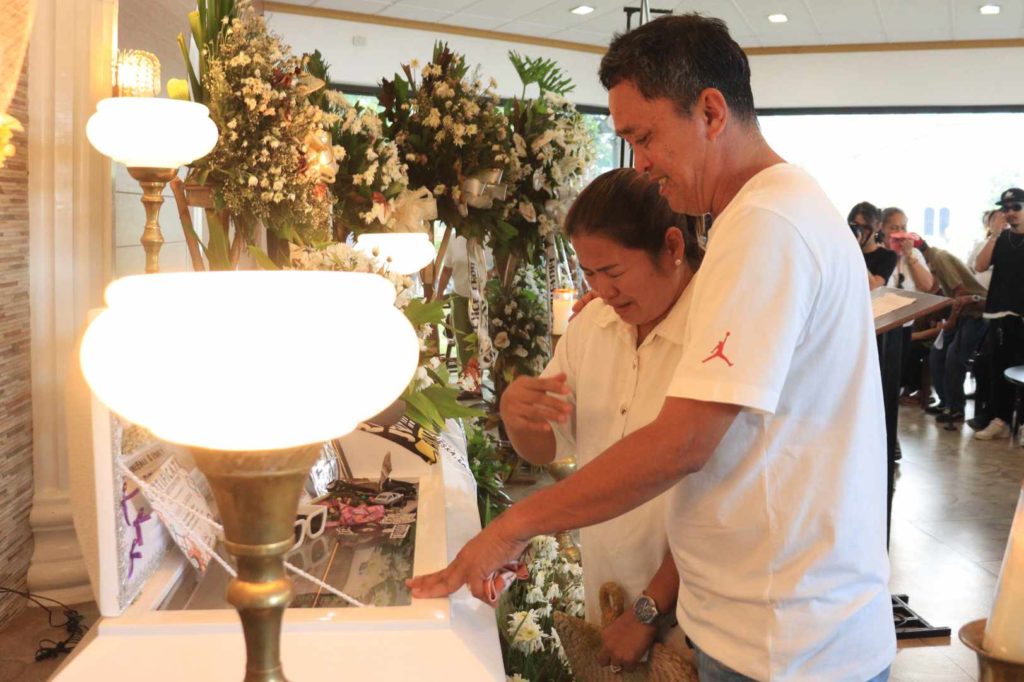 At the burial of Nicus Balagosa. | Photo by Cesar Cagape Jolito III.