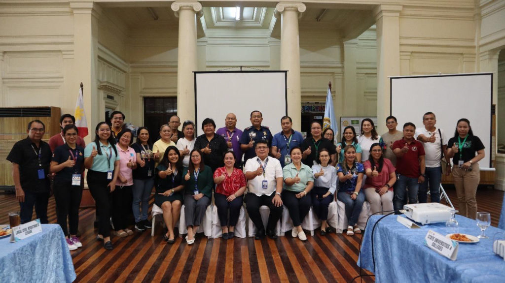 The Provincial Statistics Committee, led by Chairwoman Anna Marie G. Lucasan and Co-Chairperson John F. Campomanes poses for a picture.