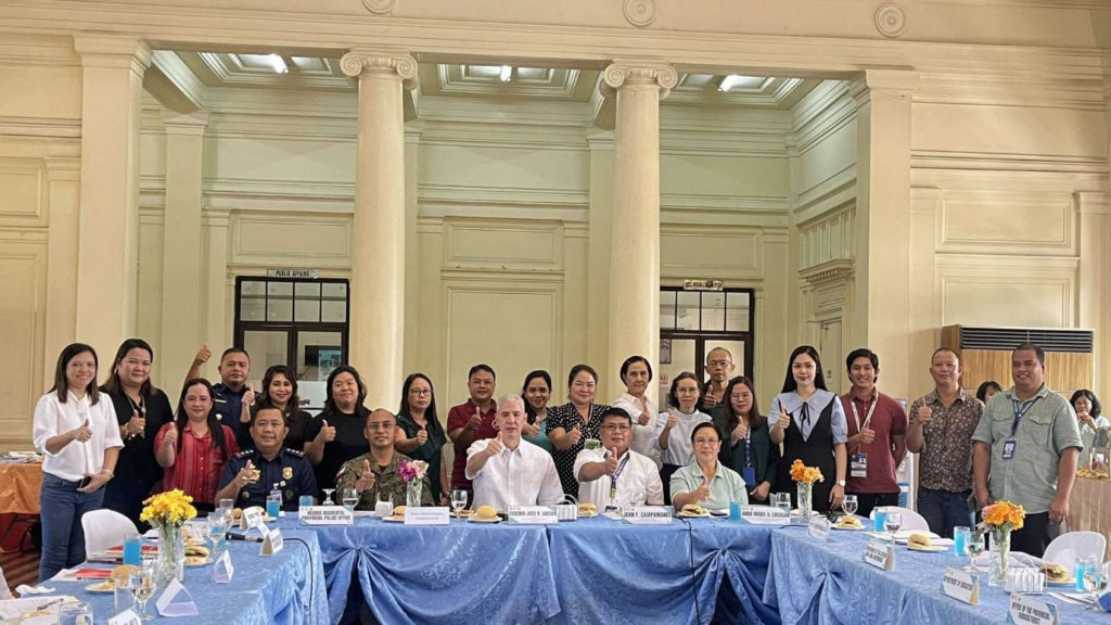 The Provincial Census-CBMS Coordinating Board, spearheaded by Negros Occidental Governor Hon. Eugenio Jose V. Lacson and PSA Chief Statistical Specialist John F. Campomanes poses for a picture.