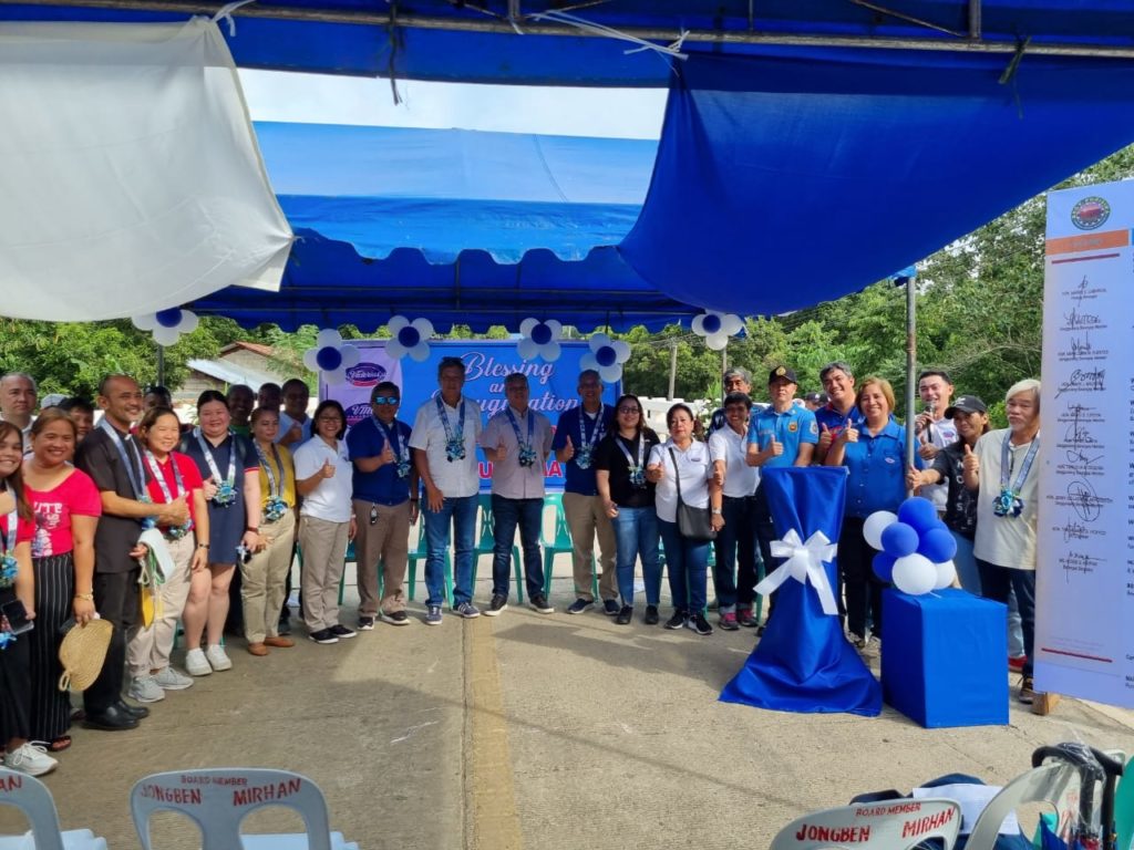 Cong. Thirdy Maranon, Manapla Mayor Manolet Escalante and VMC President Linley Retirado with residents and other stakeholders in Brgy. Purisima, Manapla during the event.