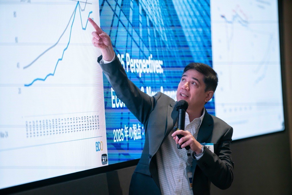 Dante Tinga Jr., Senior Vice President and Director of Research at BDO Unibank’s Investor Relations and Corporate Planning Group, shares his insights on the effect of global events on the Philippine economy during BDO’s exclusive economic briefing for its Japanese clients.
