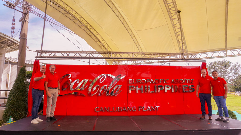 The unveiling of the new company name was held at Coca-Cola’s Canlubang Plant. From left to right: CCEAP President and CEO, Gareth McGeown; Aboitiz Group of Companies President and CEO, Sabin Aboitiz; Coca-Cola Europacific Partners Vice President and General Manager for Australia, Pacific and South East Asia, Peter West; and CCEAP Supply Chain Vice President Frank Garcia.