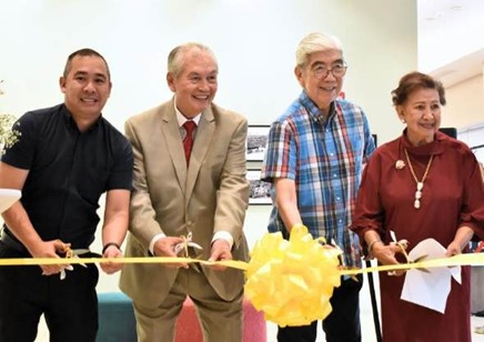 Park Inn by Radisson Bacolod’s Rooms Division Manager Mr. Archie Javellana, Negrense photo artist Mr. Bo Villanueva, former Silay City Mayor Mr. Oti Montelibano, and Negros Cultural Foundation President Ms. Lyn Gamboa led the ribbon-cutting ceremony for Through the Lens: A 50-Year Journey exhibit.