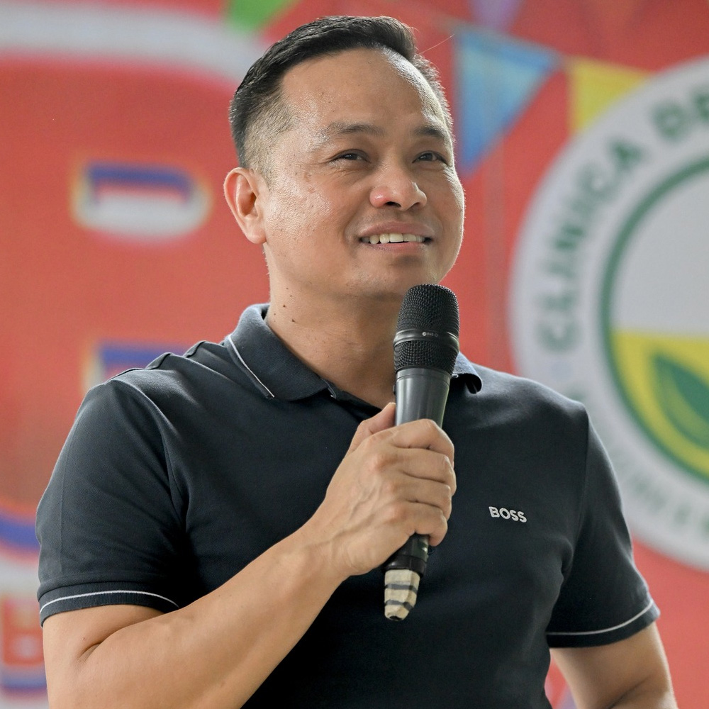 This is not for me, this is for you, Doc Ramel would tell his employees who joined the Negros and Panay legs of K5 News FM's Radio Schoo'l's Radio 101 trainings. | Photo from Ramel Uy blog collection