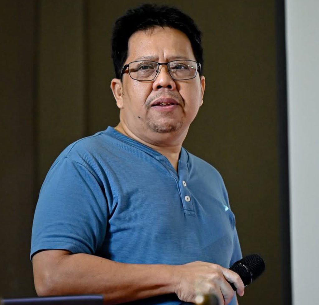 Seasoned broadcaster and multimedia journalist Julius Mariveles has been appointed by Doc Ramel to head the Radio 101 trainings. He serves directly under the HR Department headed by Jean Paul Generoso and network operations head Eljohn Castano. He is shown here during the pilot session for Negros island reporters. | Photo by Francis Jun Yape